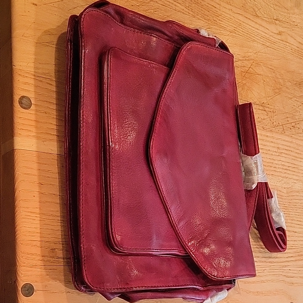 Elegant Burgundy Leather Shoulder Bag